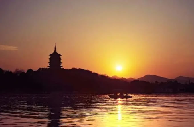 A One - Day Trip in Hangzhou 、the West Lake、the nearby Lingy