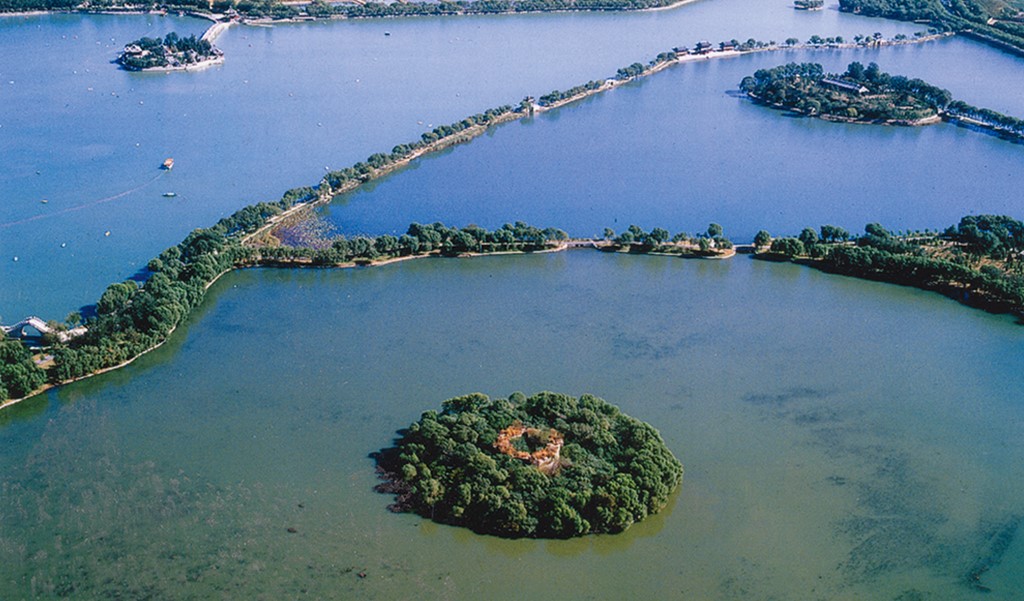 The Summer Palace:Kunming Lake (Kunming Hu)