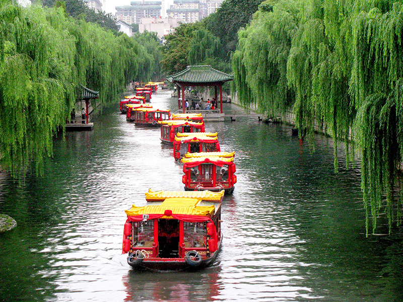 The city moat running around the old city of Jinan
